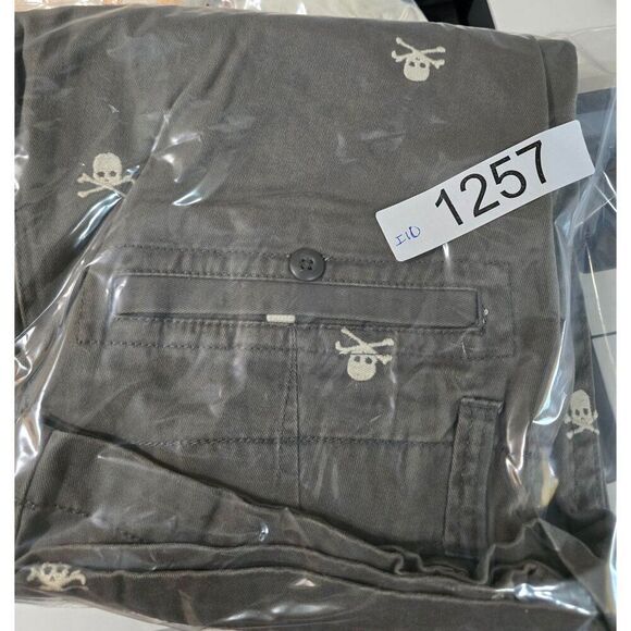 Old Navy Mens Gray Skull & Crossbones Chino Shorts 32W Nautical pirate beach - Picture 9 of 10